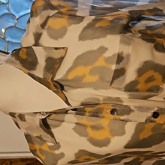 Equipment 100% Silk Blouse - Grey, Gold & White Print Sheer - Size Small - EUC - Picture 4 of 9